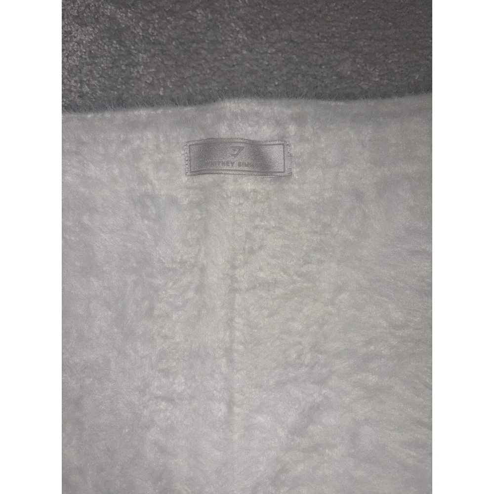 Whitney Gymshark Fuzzy Knit 2-Piece Lounge Set – Ivory Med Crop Top & L Shorts